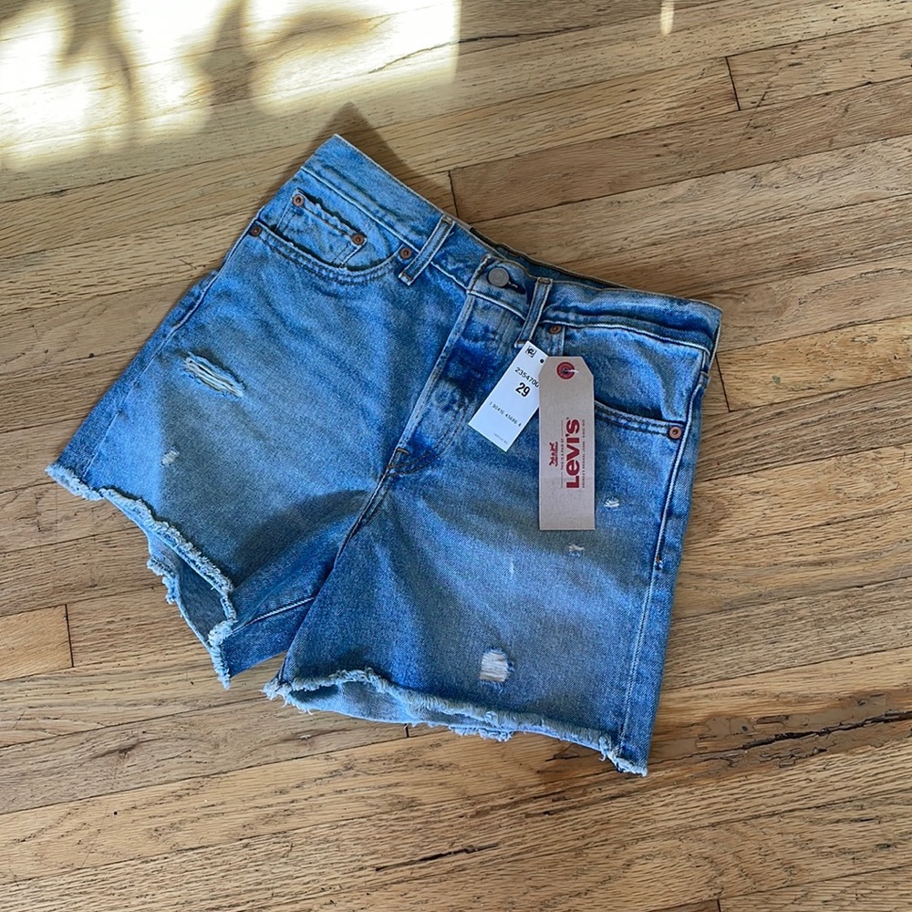 Levi’s wedgy fit high-rise, short, size 29
